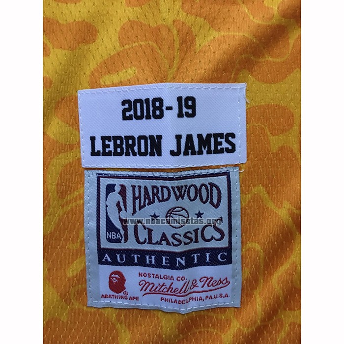 Camiseta Los Angeles Lakers Bape NO 23 Mitchell & Ness Amarillo